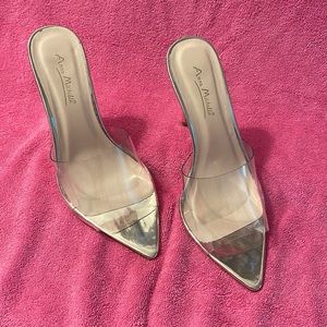 Miss Lola- Anne Michelle- Gold Heels